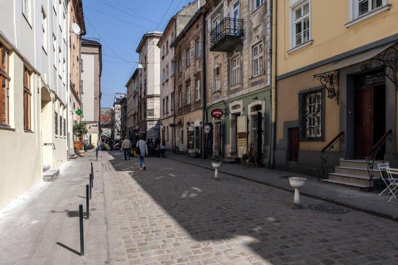 Apartments On Staroyevreiska Street ลวีฟ ภายนอก รูปภาพ