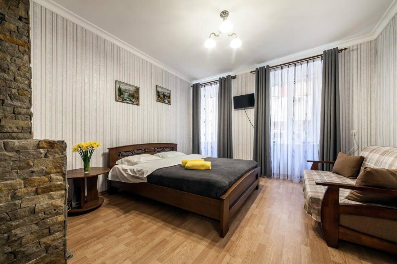 Apartments On Staroyevreiska Street ลวีฟ ภายนอก รูปภาพ