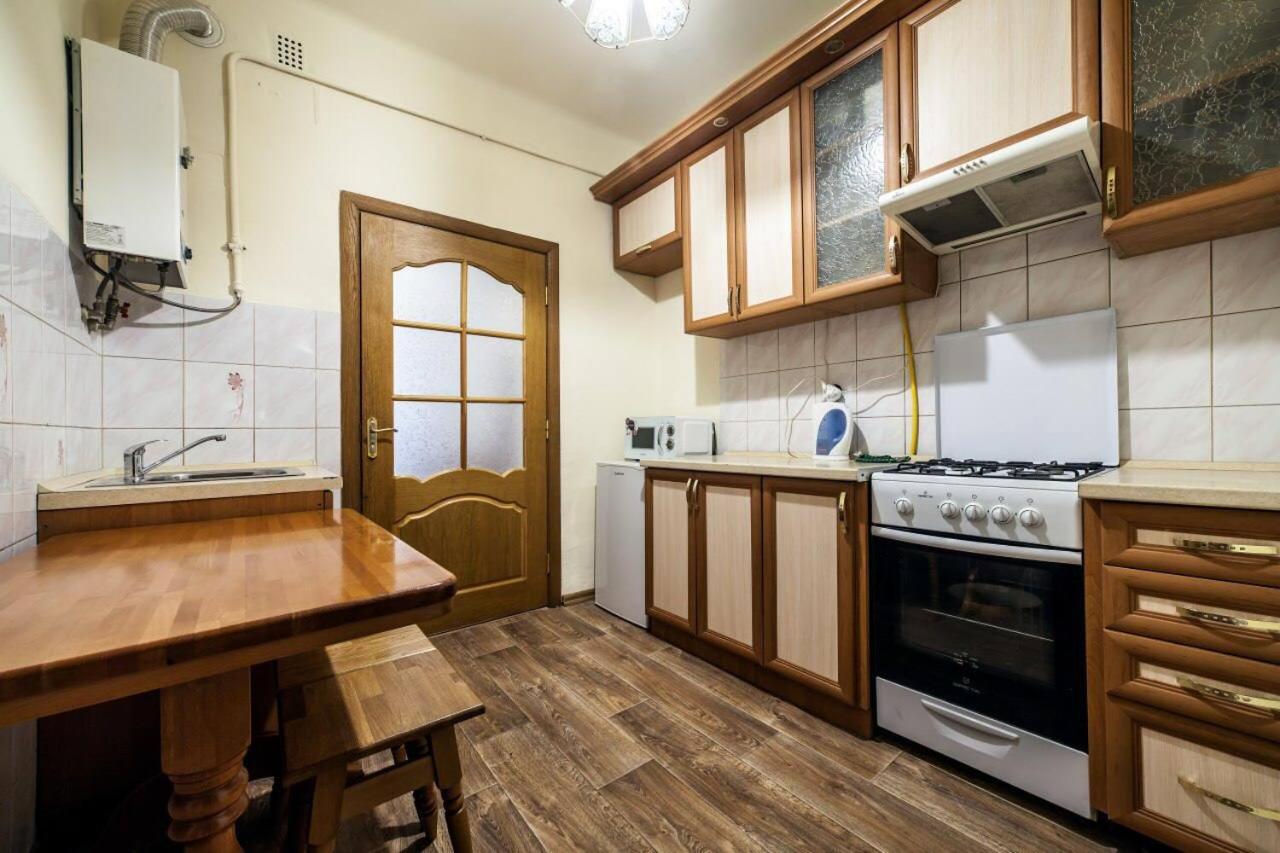 Apartments On Staroyevreiska Street ลวีฟ ภายนอก รูปภาพ